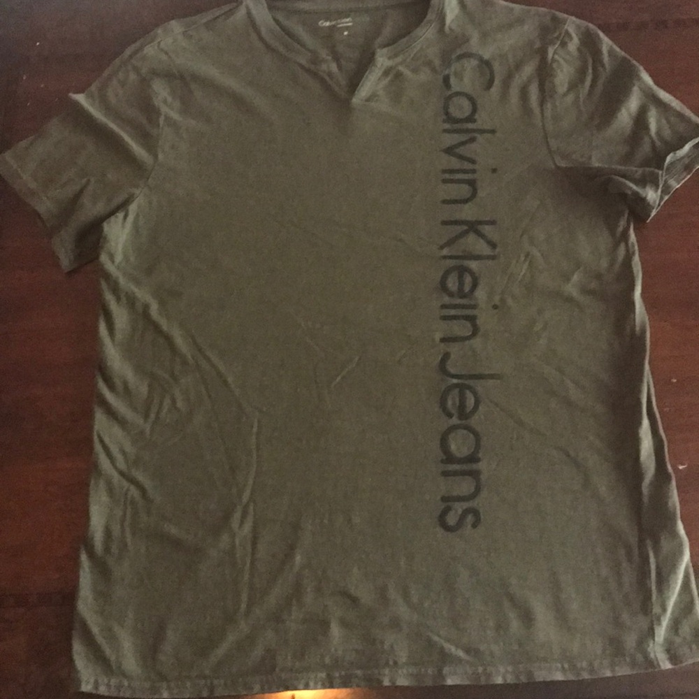 Calvin Klein shirt 👕 size medium